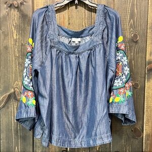 Crown & Ivy Top XXL Chambray Embroidered Bell Sleeves Boho Denim Blue Lemons 3/4